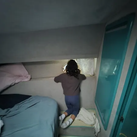 Yate Malu V 푸에르토 데 모간